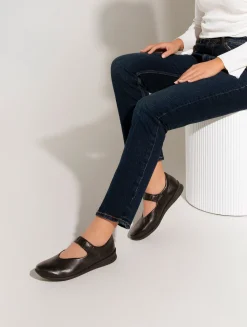THINK! Mary Janes* black